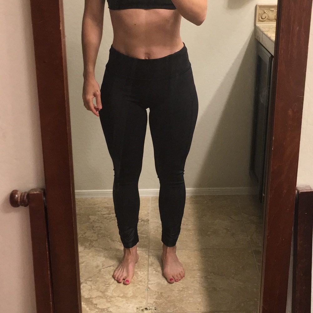 EUC Lulu Pace Queen Tight 7/8 pant ***** hold*